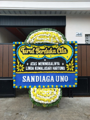 Papan Bunga Duka di Tampak Siring